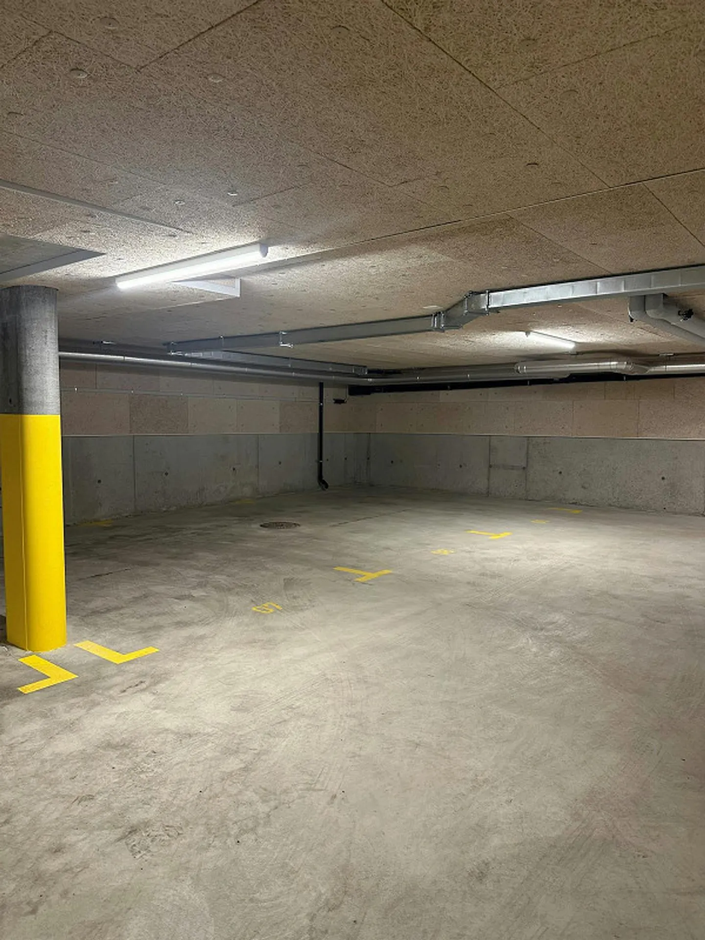 Parking space for rent - Photo 3 of 4