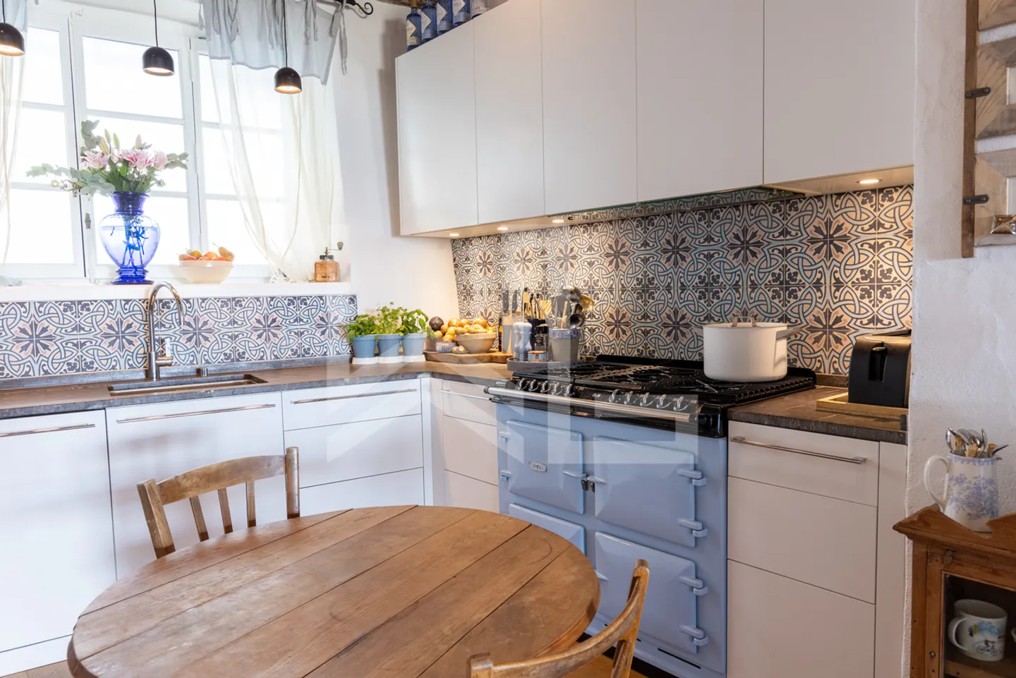 Love at first sight for this charming house - Photo 5 of 25