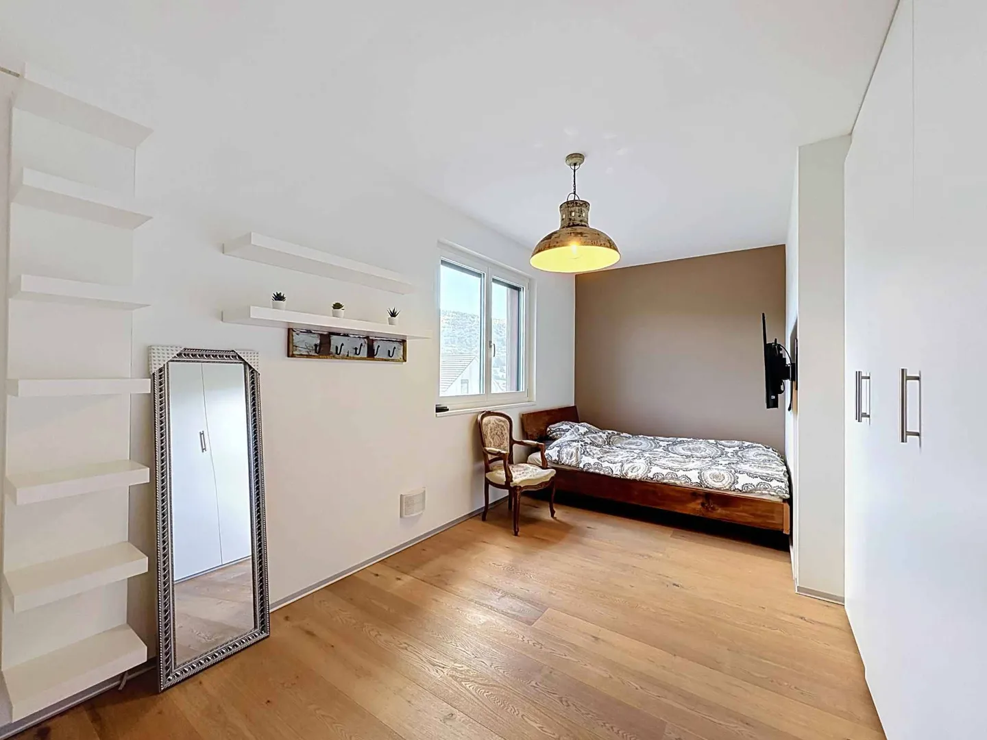 Villa familiare con spazio professionale indipendente in un contesto verde - Foto 10 di 13