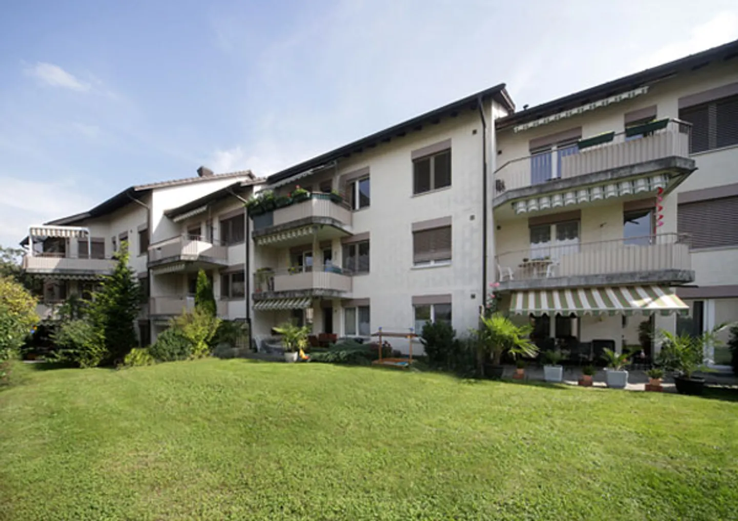 Zona residenziale verde con posto a sedere in giardino - limitato fino al 30.09.2029! - Foto 1 di 12