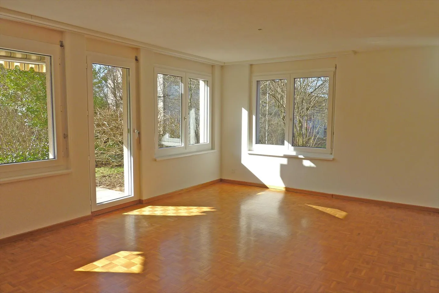 Zona residenziale verde con posto a sedere in giardino - limitato fino al 30.09.2029! - Foto 2 di 12