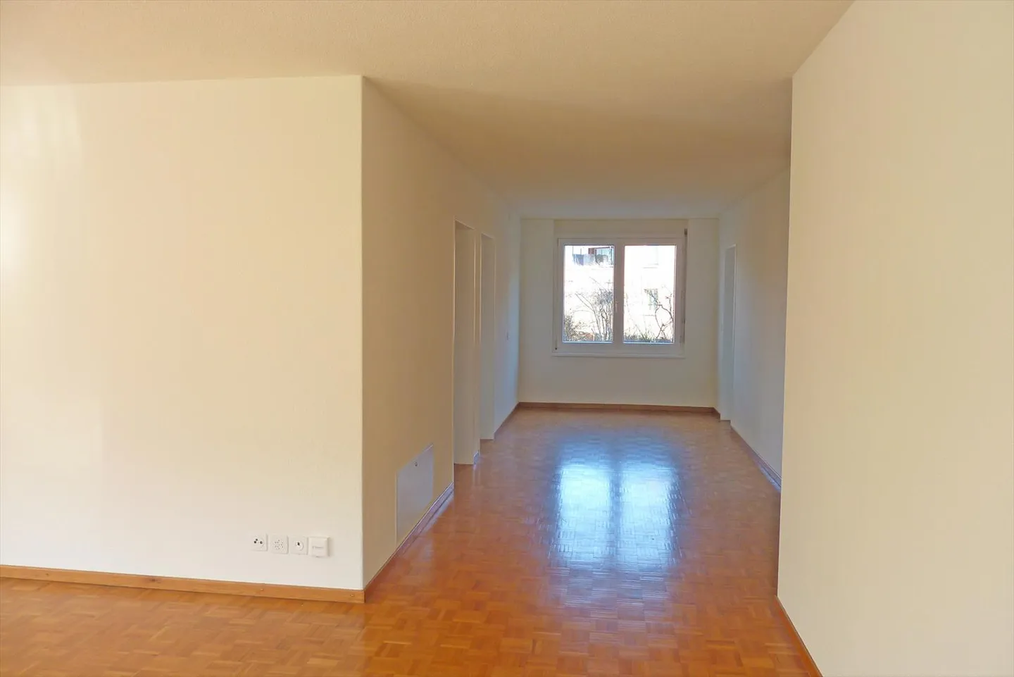 Zona residenziale verde con posto a sedere in giardino - limitato fino al 30.09.2029! - Foto 3 di 12