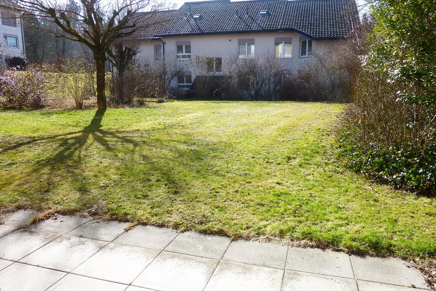 Zona residenziale verde con posto a sedere in giardino - limitato fino al 30.09.2029! - Foto 12 di 12