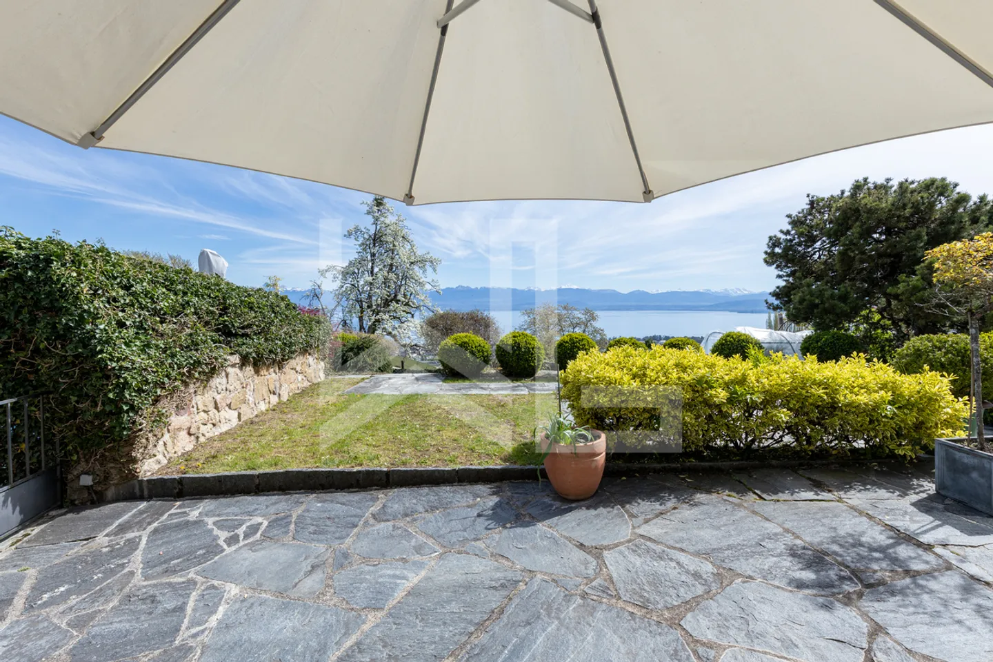 Love at first sight for this charming house - Photo 23 of 25