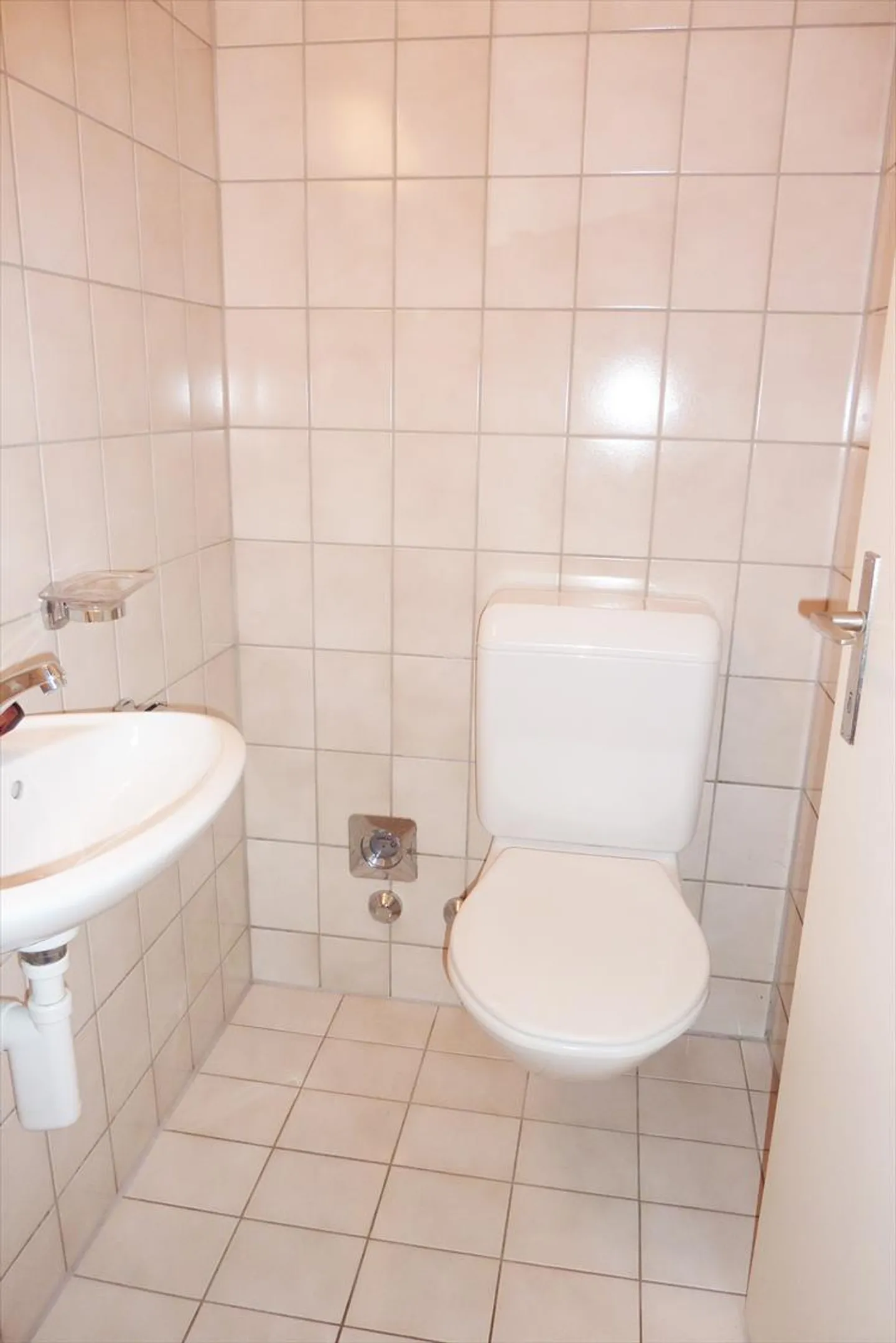 Zona residenziale verde con posto a sedere in giardino - limitato fino al 30.09.2029! - Foto 6 di 12