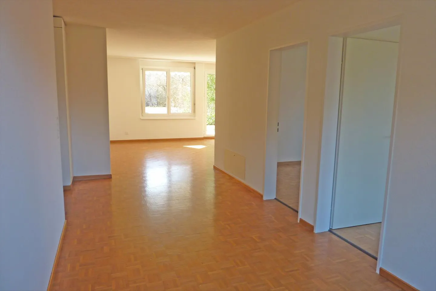 Zona residenziale verde con posto a sedere in giardino - limitato fino al 30.09.2029! - Foto 10 di 12
