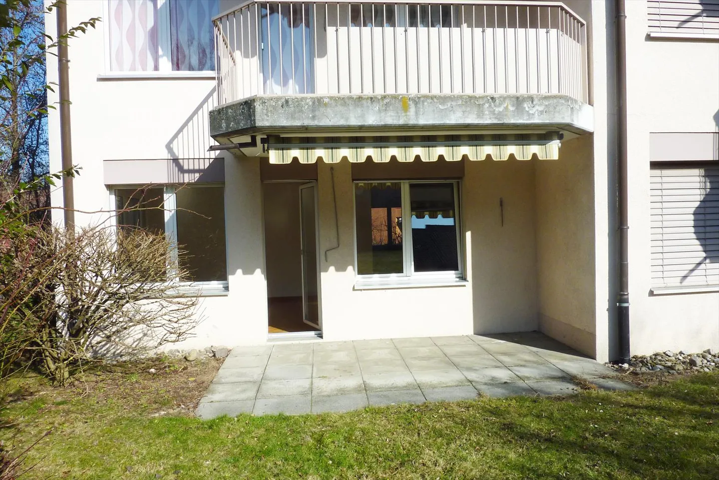Zona residenziale verde con posto a sedere in giardino - limitato fino al 30.09.2029! - Foto 11 di 12