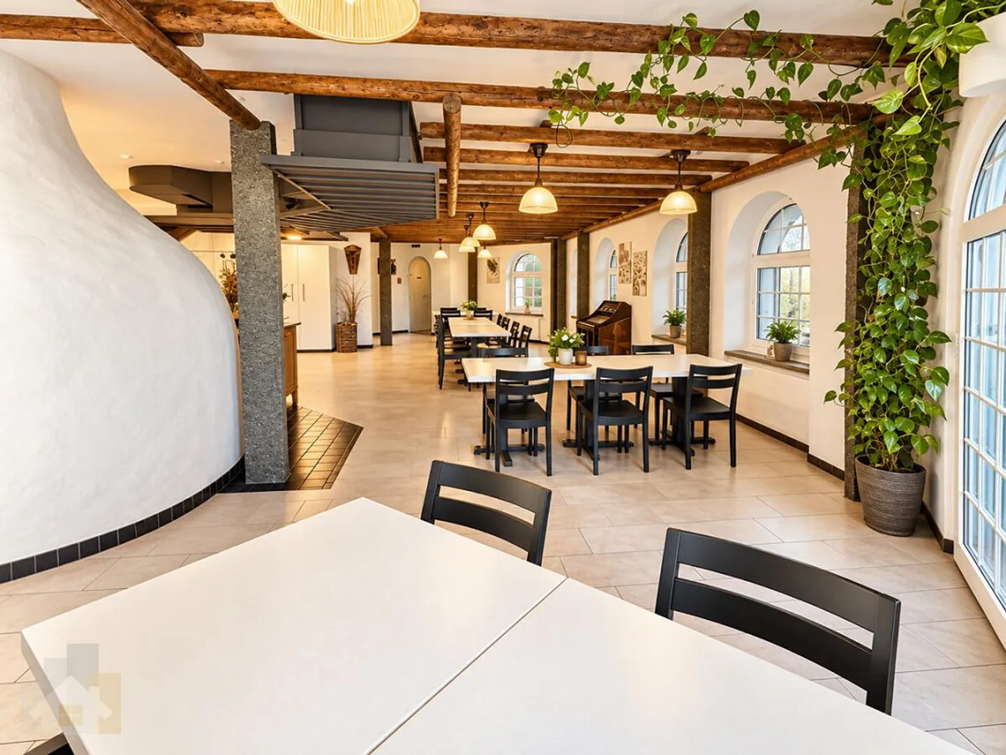 Restaurant premises with outdoor seating - Photo 3 of 24