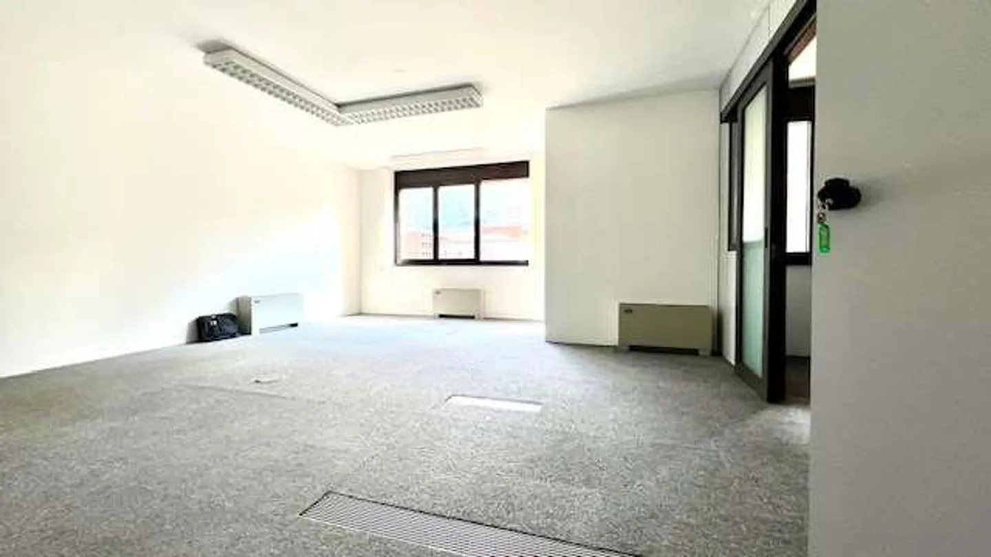 Mischgenutztes Gebäude mieten - Foto 4 von 13