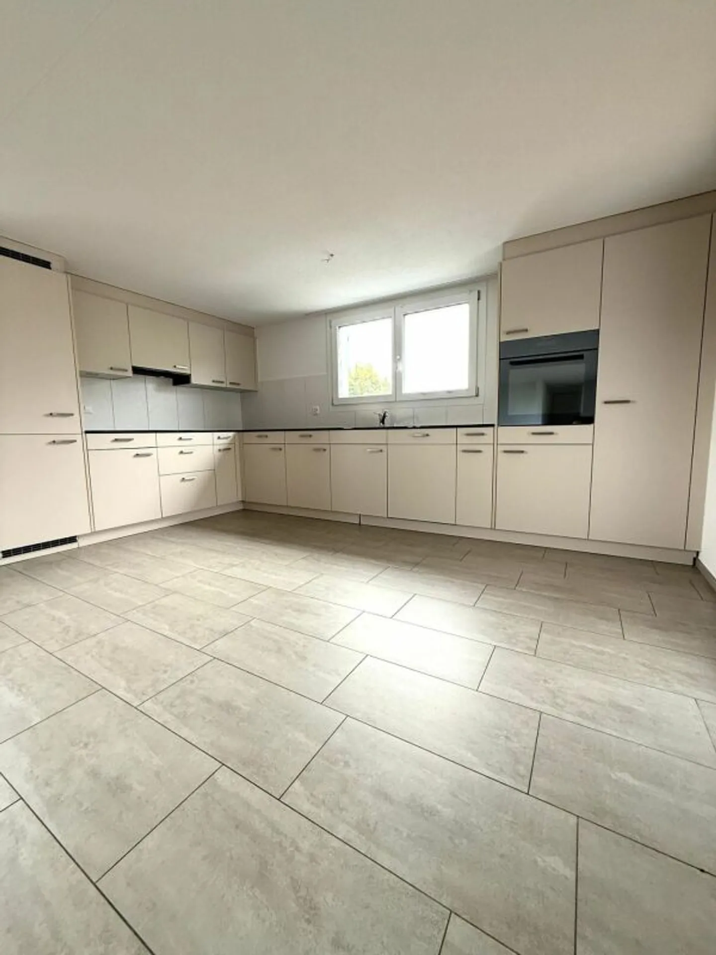 Idyllic and rural living - 5.5 room apartment for rent! - Photo 2 of 15