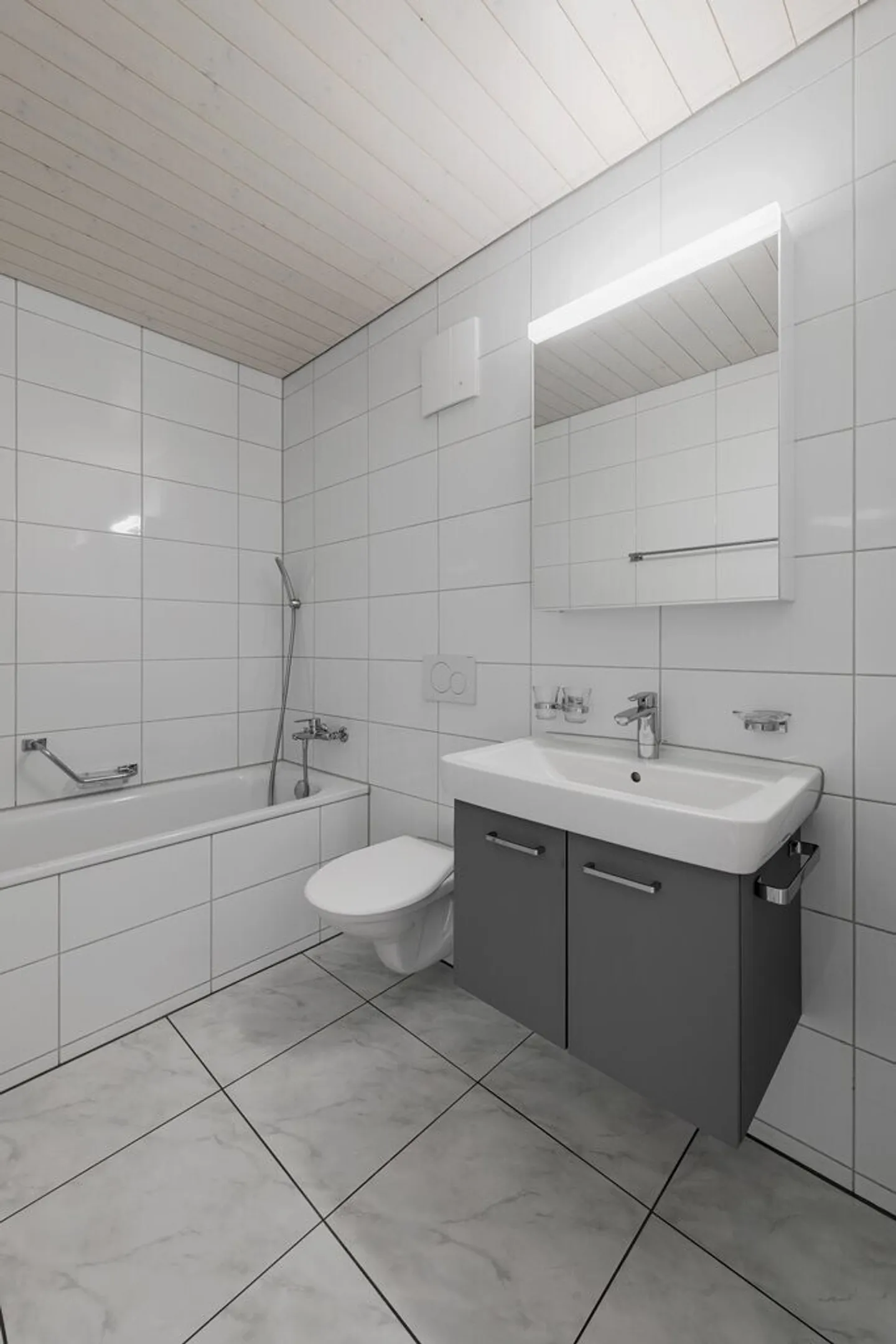 Sunny Apartment - Photo 6 of 11