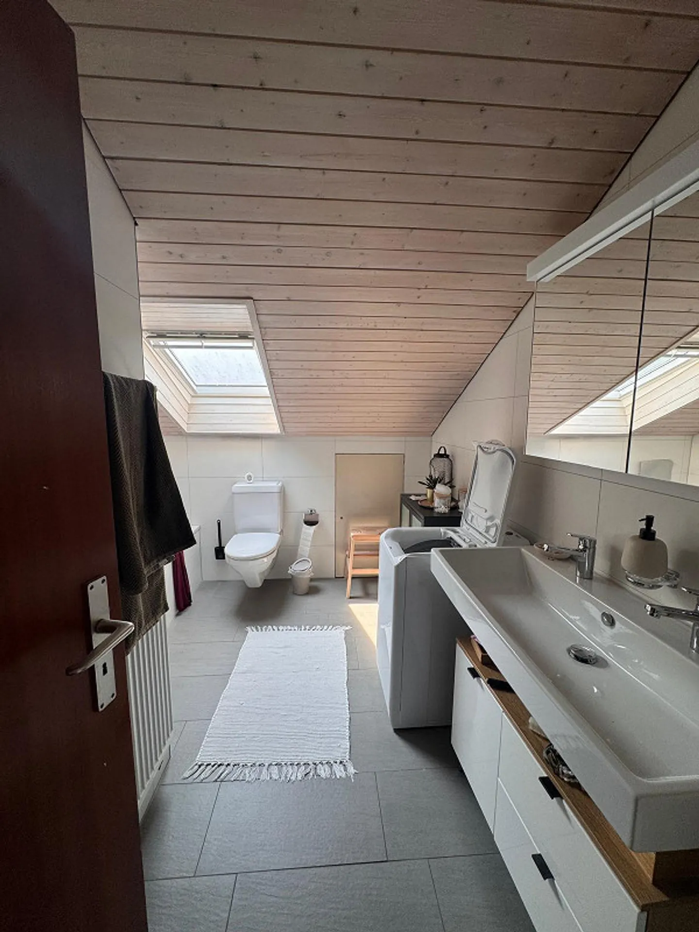 Heimelige Dachwohnung mit Cheminée - Foto 7 von 11