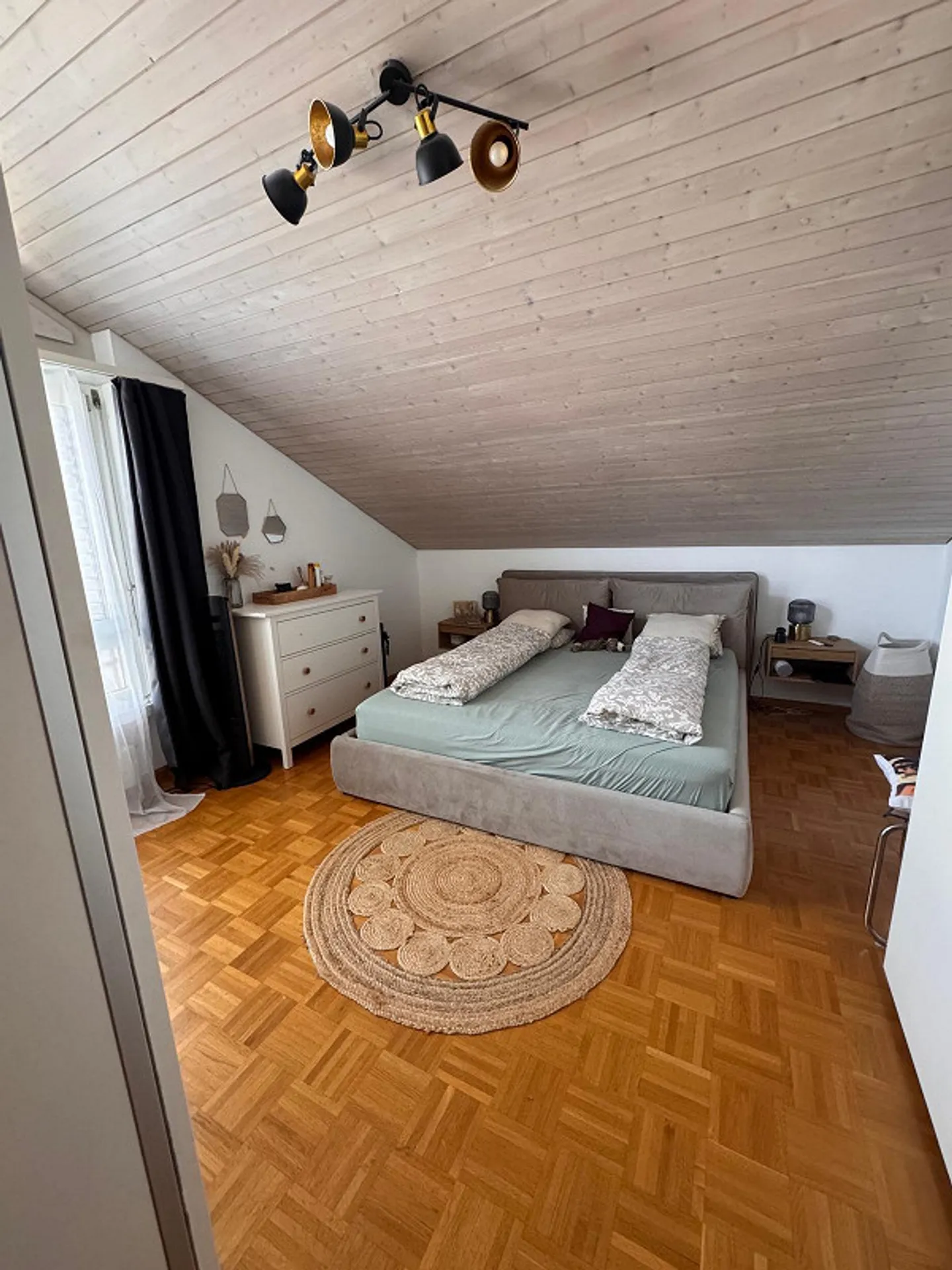Heimelige Dachwohnung mit Cheminée - Foto 8 von 11