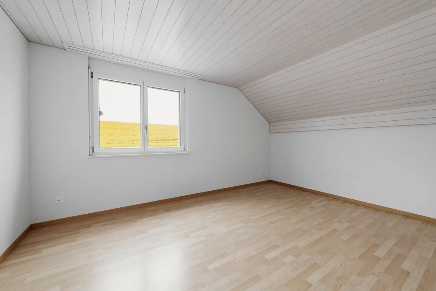 Sunny Apartment - Photo 8 of 11
