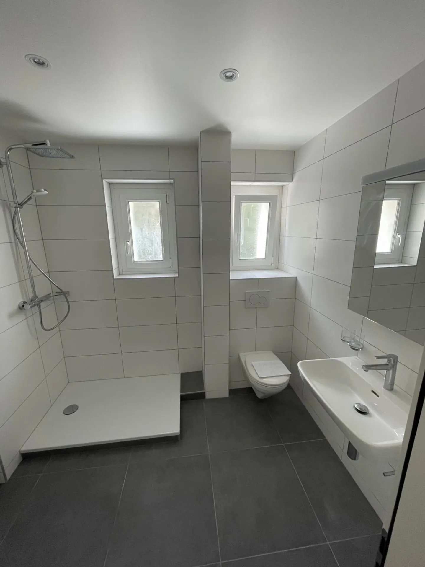 Charmant appartement 4 pièces - Photo 2 sur 8