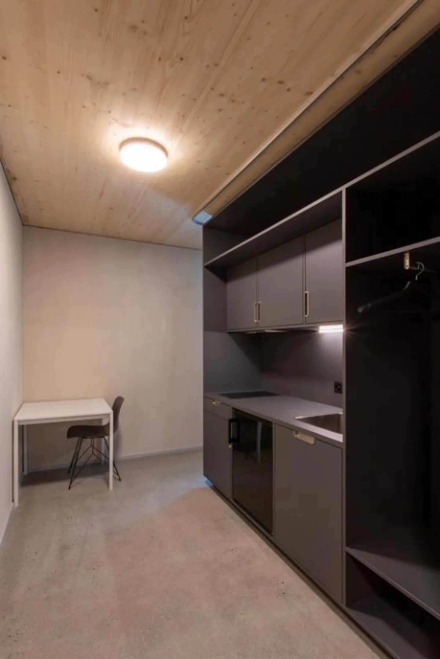 Modern Studio - Schneestock - Photo 5 of 6