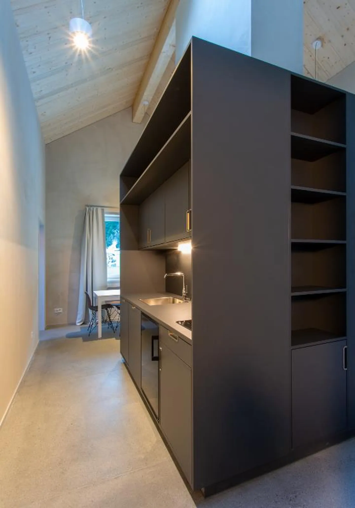 Modern Studio - Schneestock - Photo 6 of 6