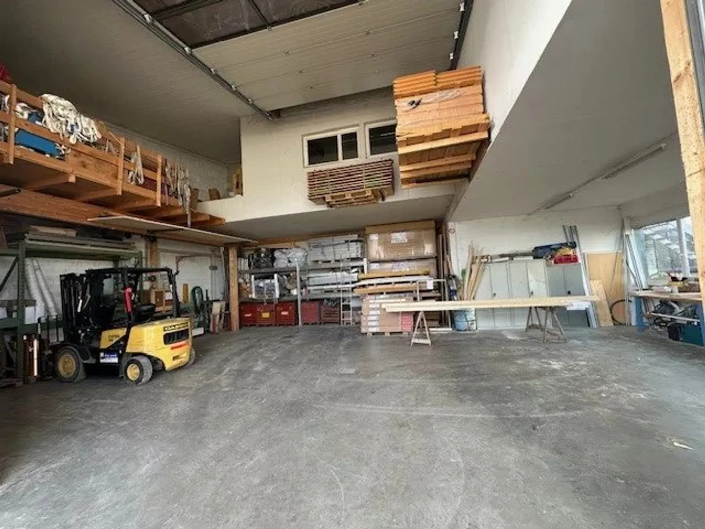 Werkstatt/Lager von etwa 145 m2 im Erdgeschoss - Foto 2 von 2