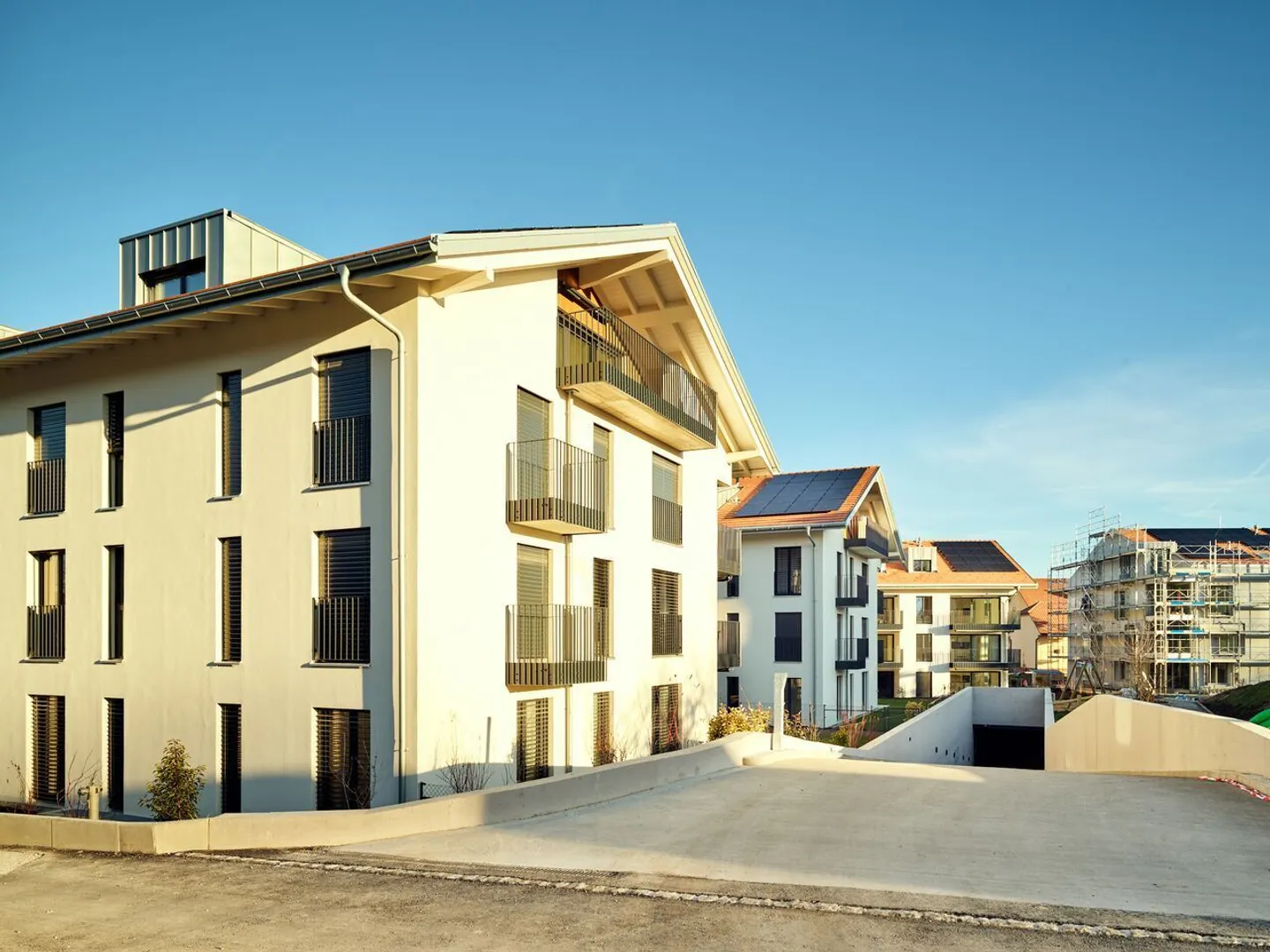 Attico di lusso con 3,5 stanze e grande facciata in vetro sul balcone - Foto 5 di 5