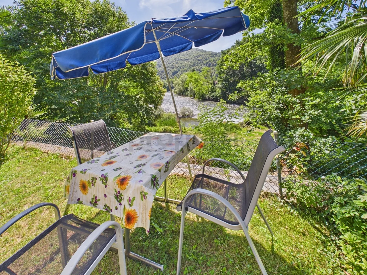 Maison avec piscine chauffée et vue sur la rivière - Photo 11 sur 13
