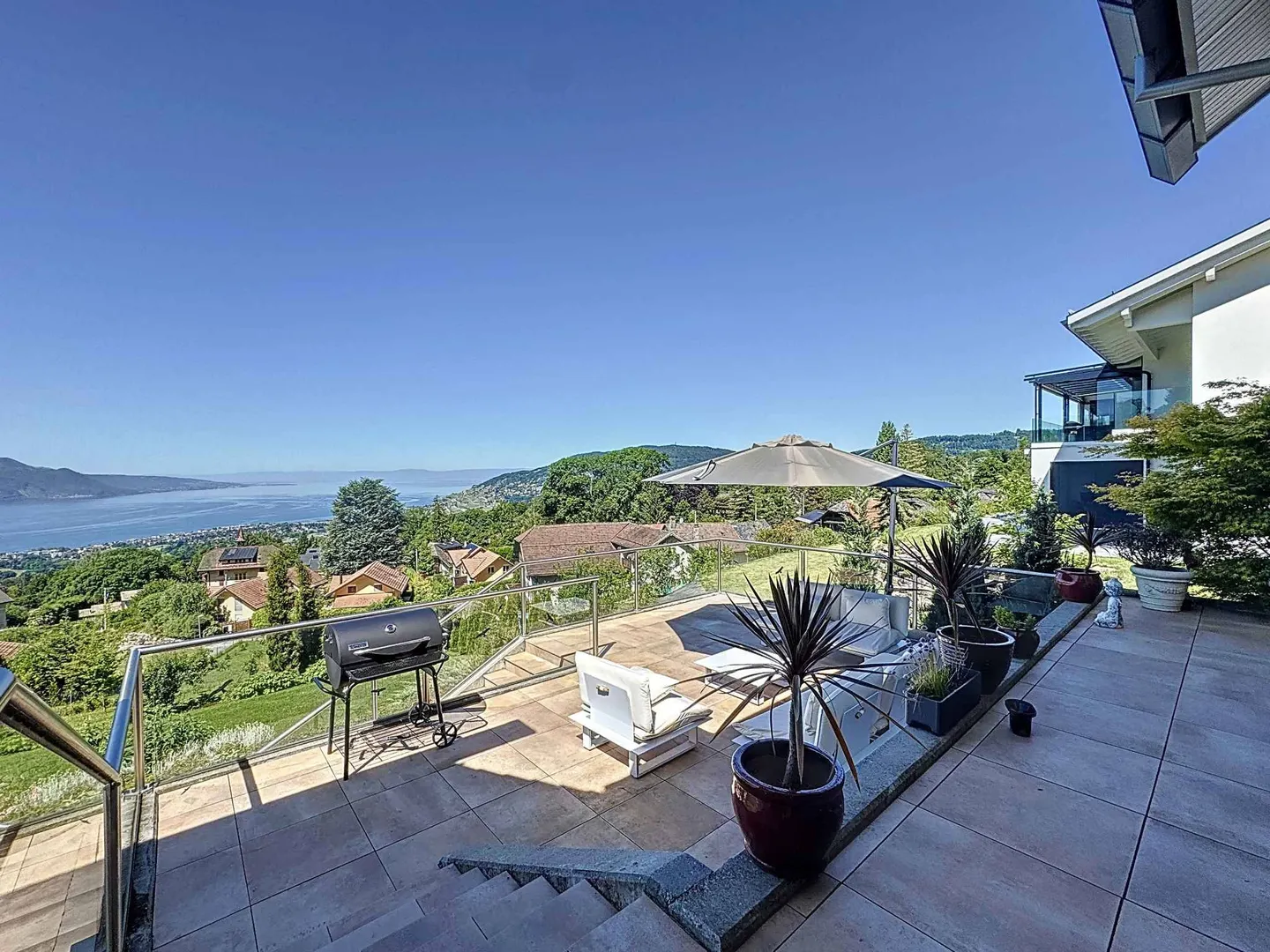 Exceptional Villa with Lake View - Photo 2 of 13