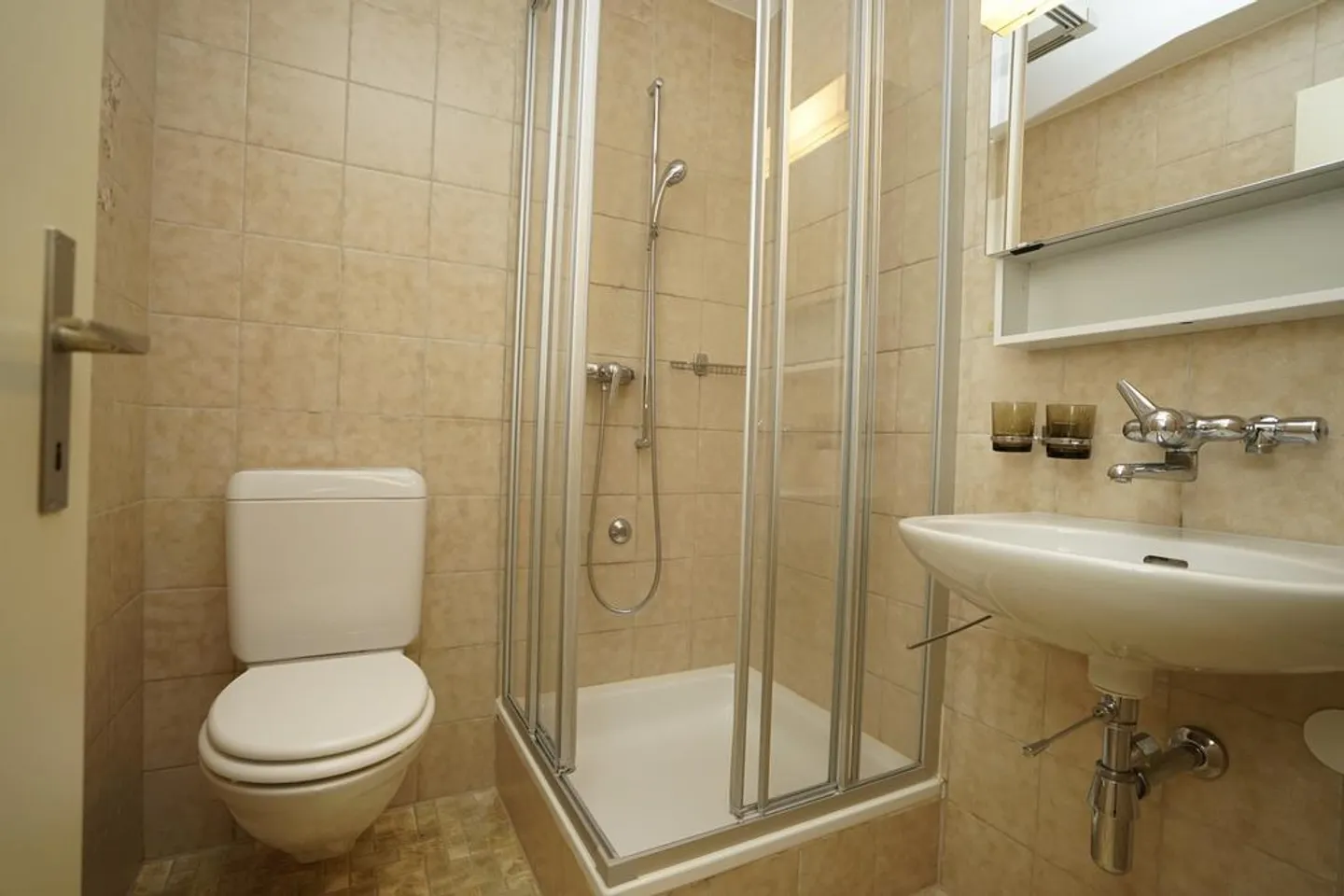 Appartamento spazioso cerca nuovo inquilino! - Foto 4 di 9