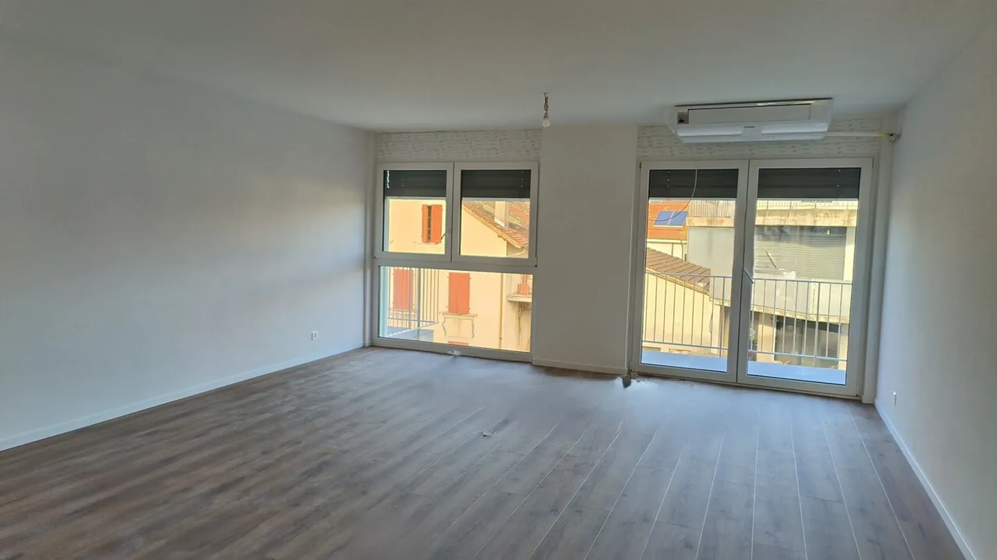 Modernes Mischgebäude - Foto 3 von 10