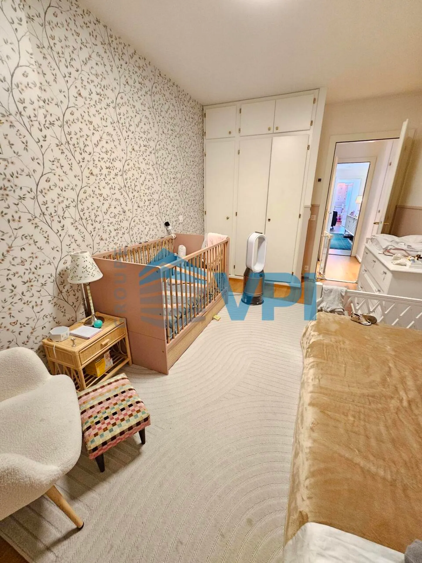 Geräumige Wohnung mit Balkonen - Foto 8 von 8