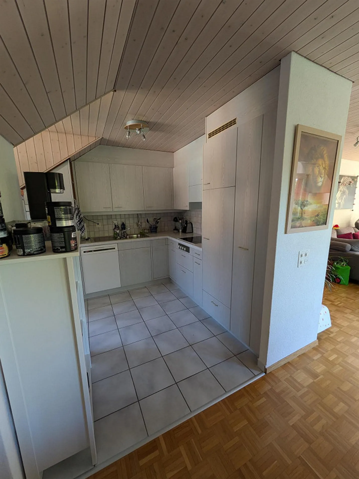 Charmante, spacieuse appartement sous les combles cherche locataire! - Photo 3 sur 13