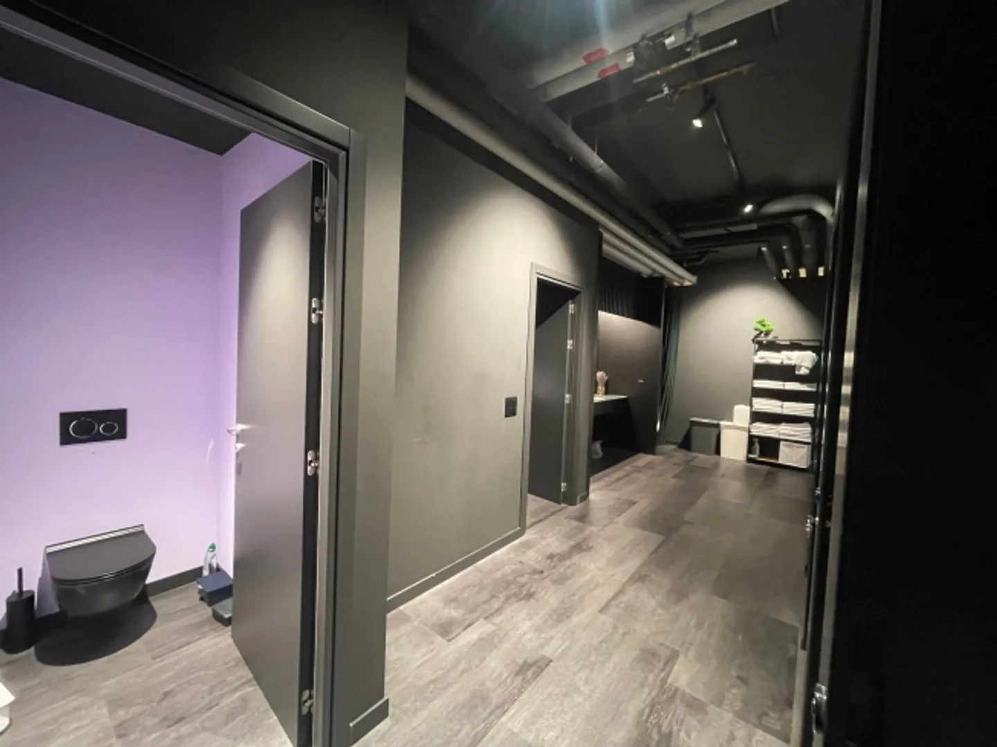 Il tuo nuovo spazio commerciale in una posizione centrale - disponibile immediatamente - Foto 7 di 12
