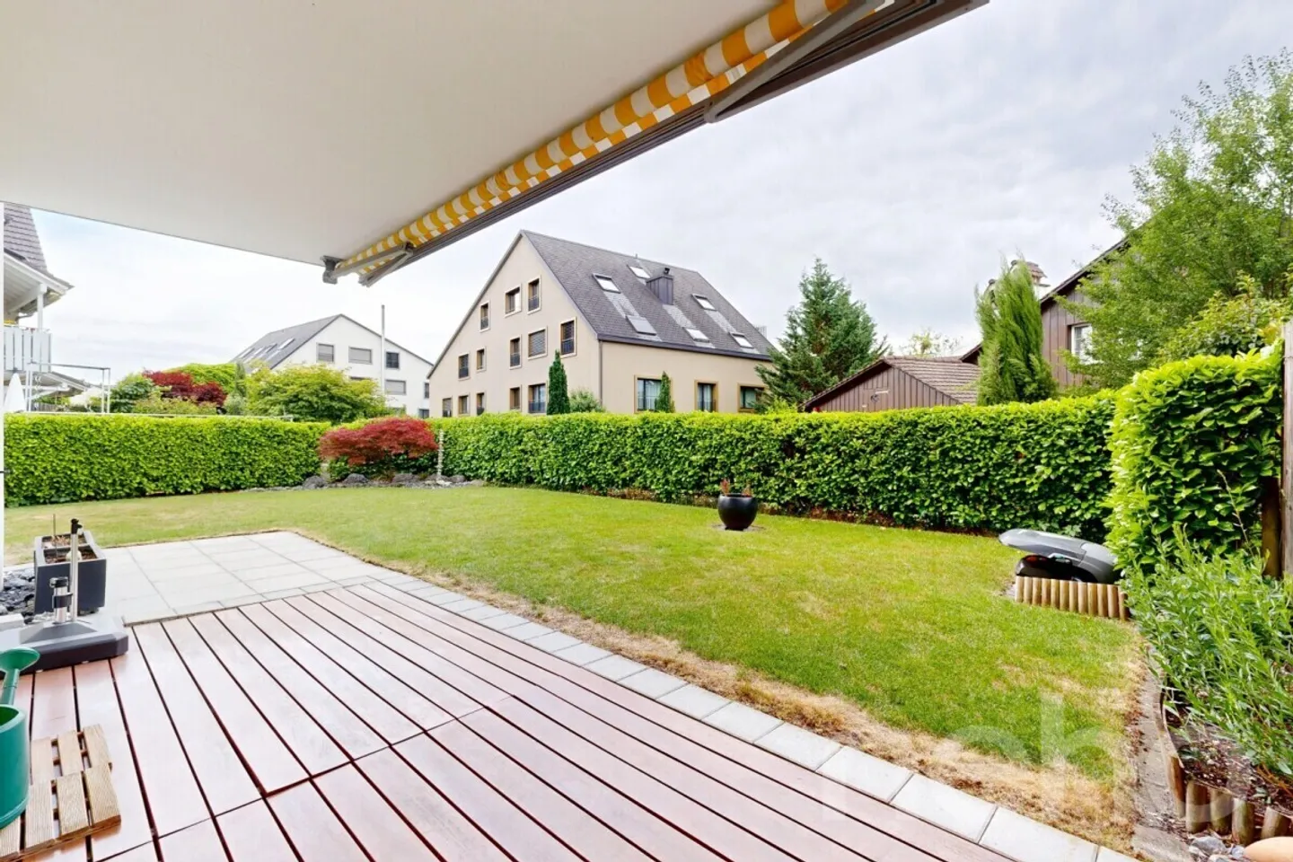 Gartenwohnung mit Premium-Ausstattung - Foto 3 von 12