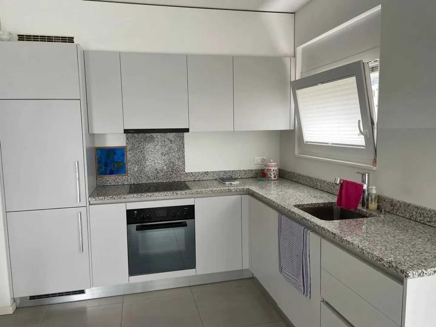 Modern 2.5-room apartment also great as an investment - Photo 1 of 7
