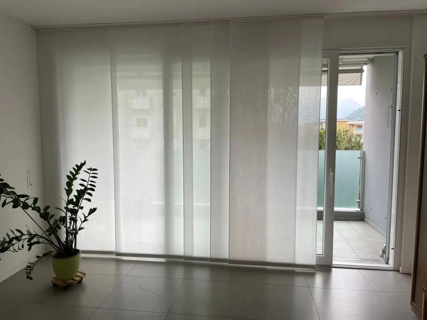Modern 2.5-room apartment also great as an investment - Photo 2 of 7