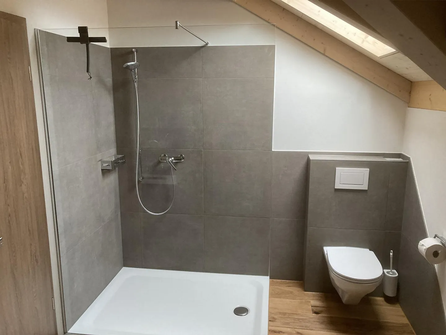 Newly renovated attic apartment for rent on a farm - Photo 5 of 6