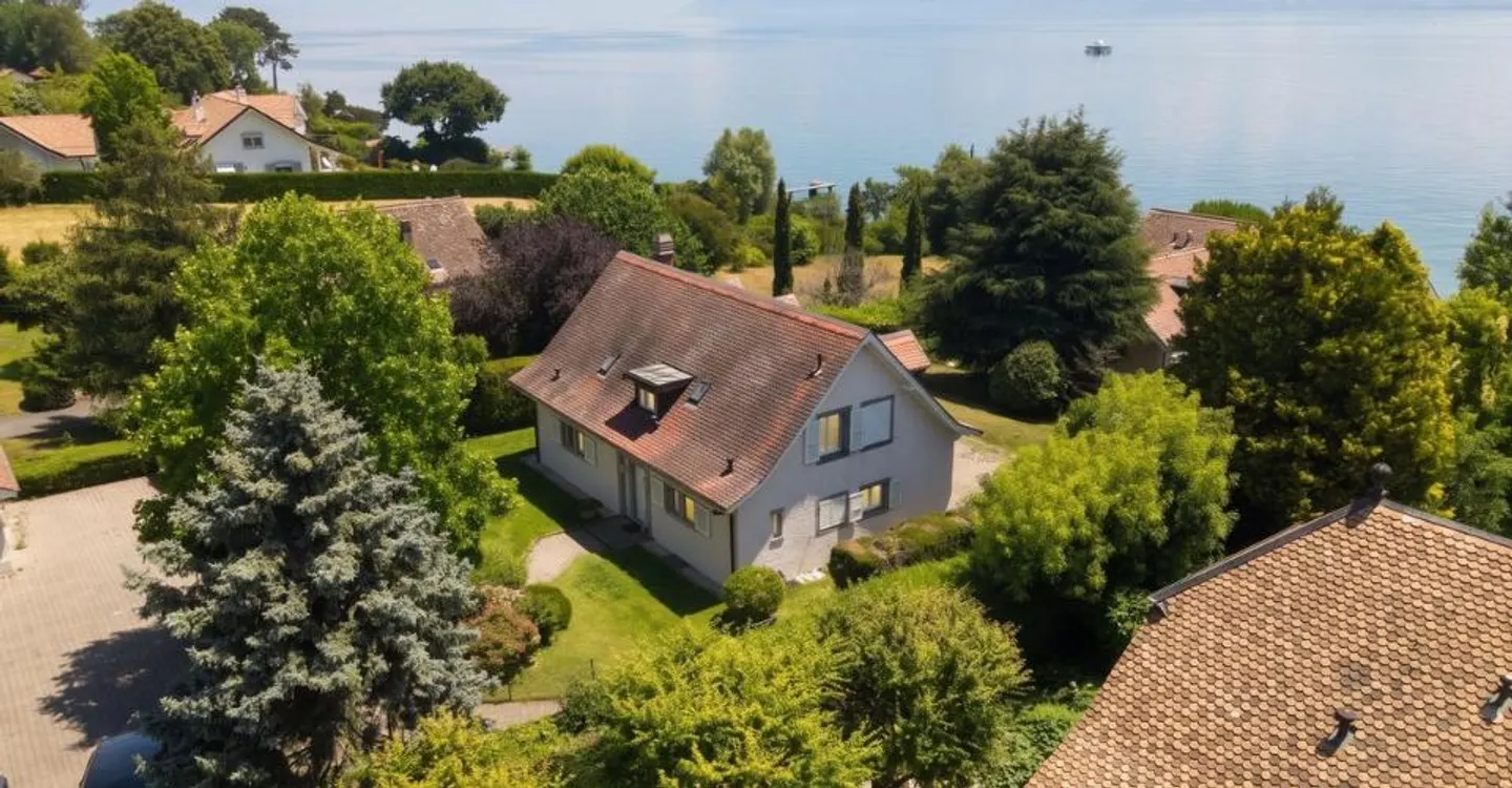 SAINT-PREX - DUE VILLE SUL LUNGOMARE DEL LÉMAN, CON ACCESSO PRIVATO AL LAGO - Foto 1 di 12