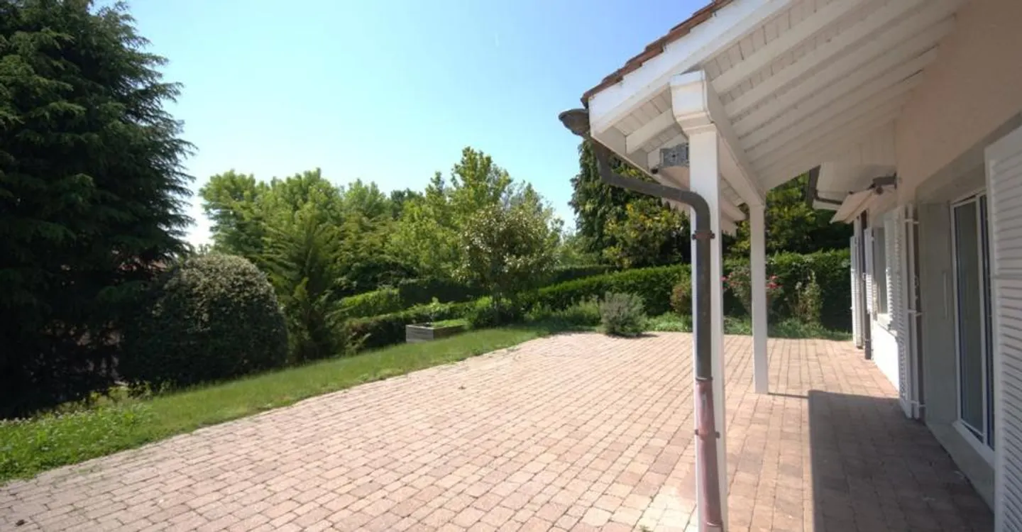 SAINT-PREX - DUE VILLE SUL LUNGOMARE DEL LÉMAN, CON ACCESSO PRIVATO AL LAGO - Foto 10 di 12