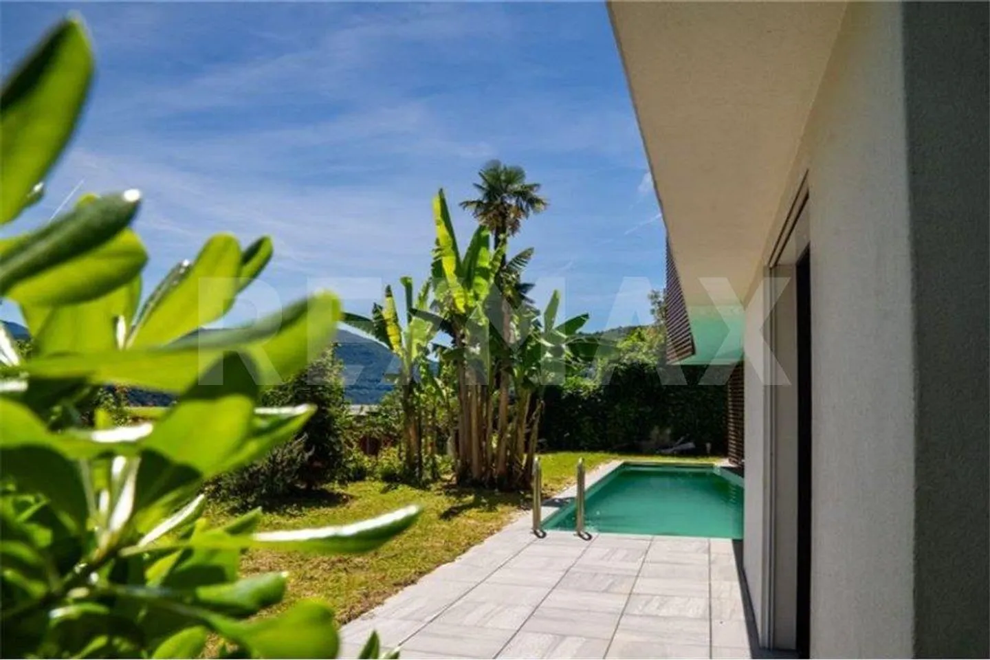 Villa contemporanea con tre appartamenti indipendenti e piscina a Pura - Foto 5 di 13