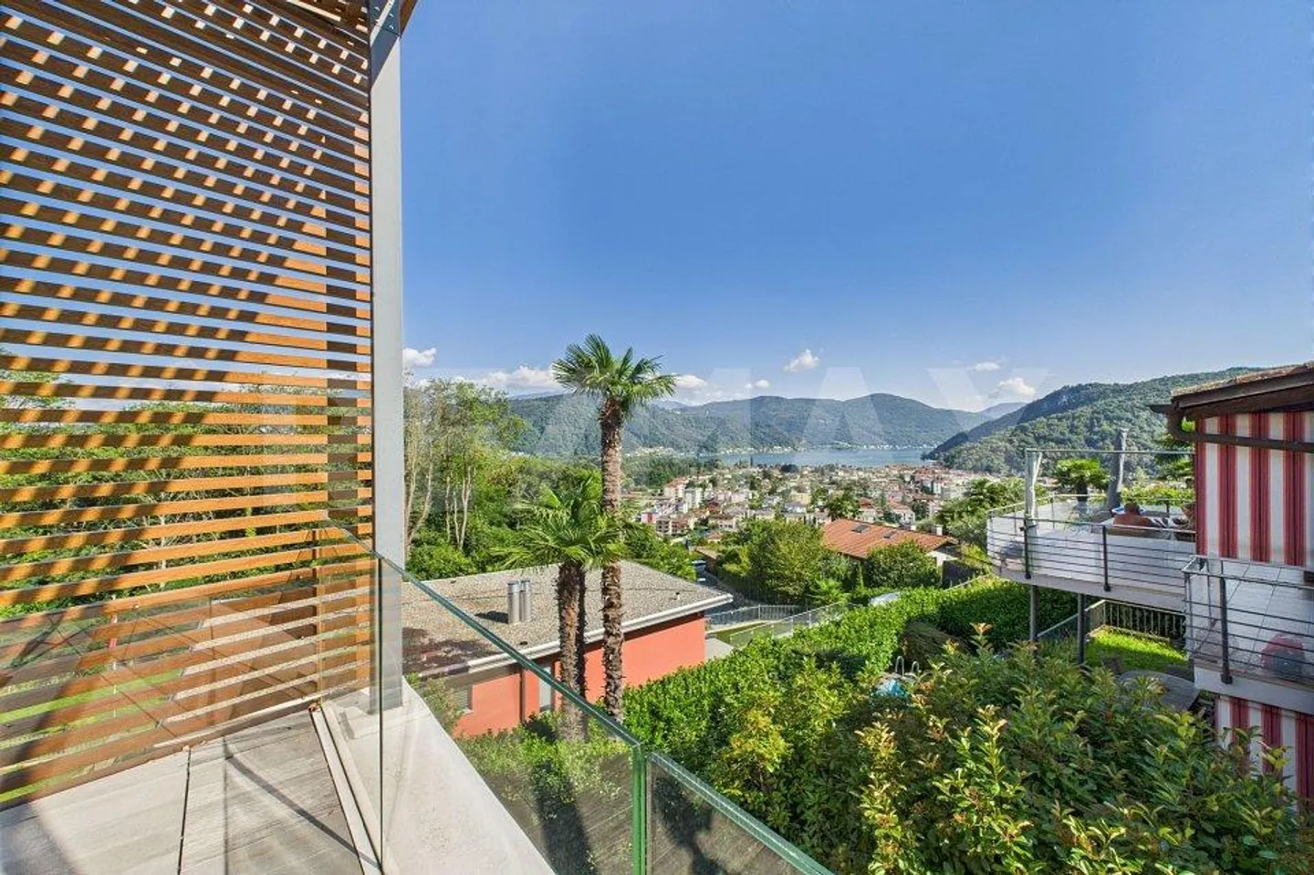 Villa contemporanea con tre appartamenti indipendenti e piscina a Pura - Foto 6 di 13