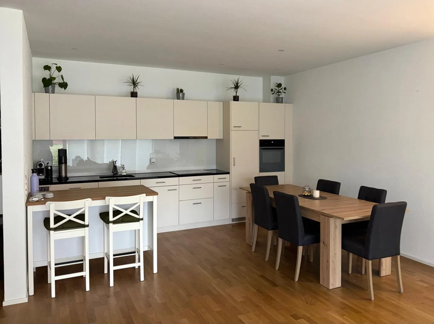 Appartamento moderno di 2,5 stanze incluso un'area salotto - Foto 1 di 9