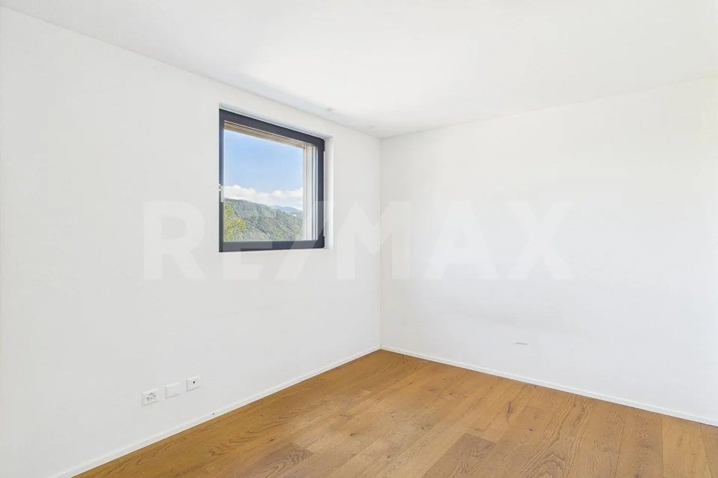 Villa contemporanea con tre appartamenti indipendenti e piscina a Pura - Foto 13 di 13