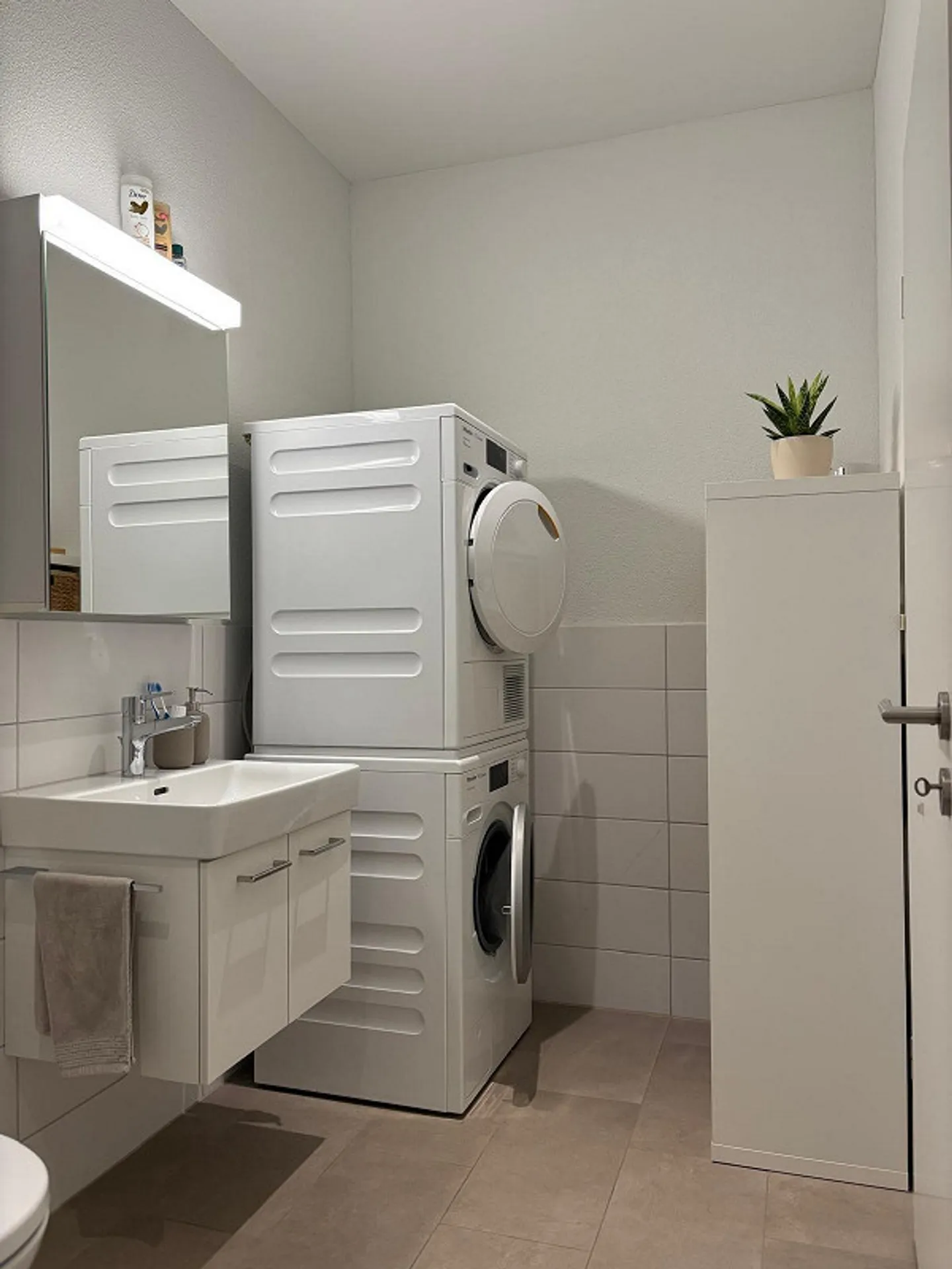 Appartamento moderno di 2,5 stanze incluso un'area salotto - Foto 7 di 9