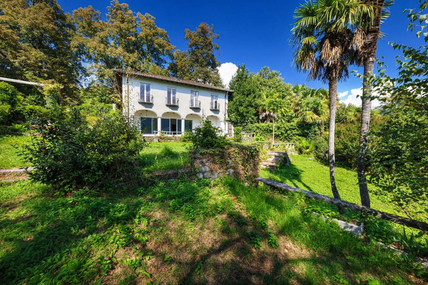 Charmante Villa mit Seeblick - Foto 1 von 11