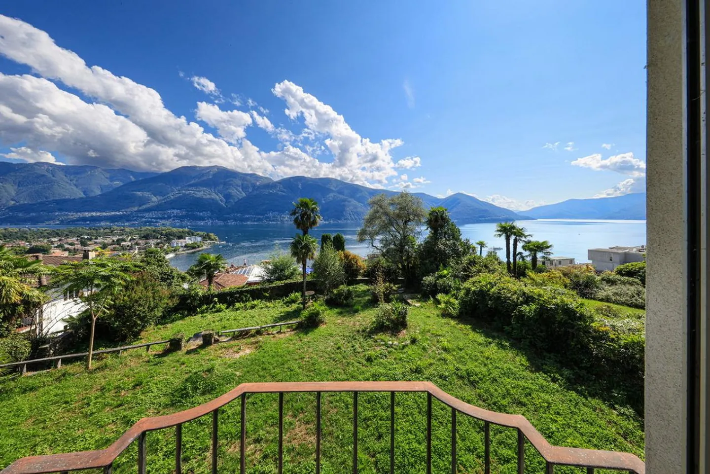 Charmante Villa mit Seeblick - Foto 3 von 11