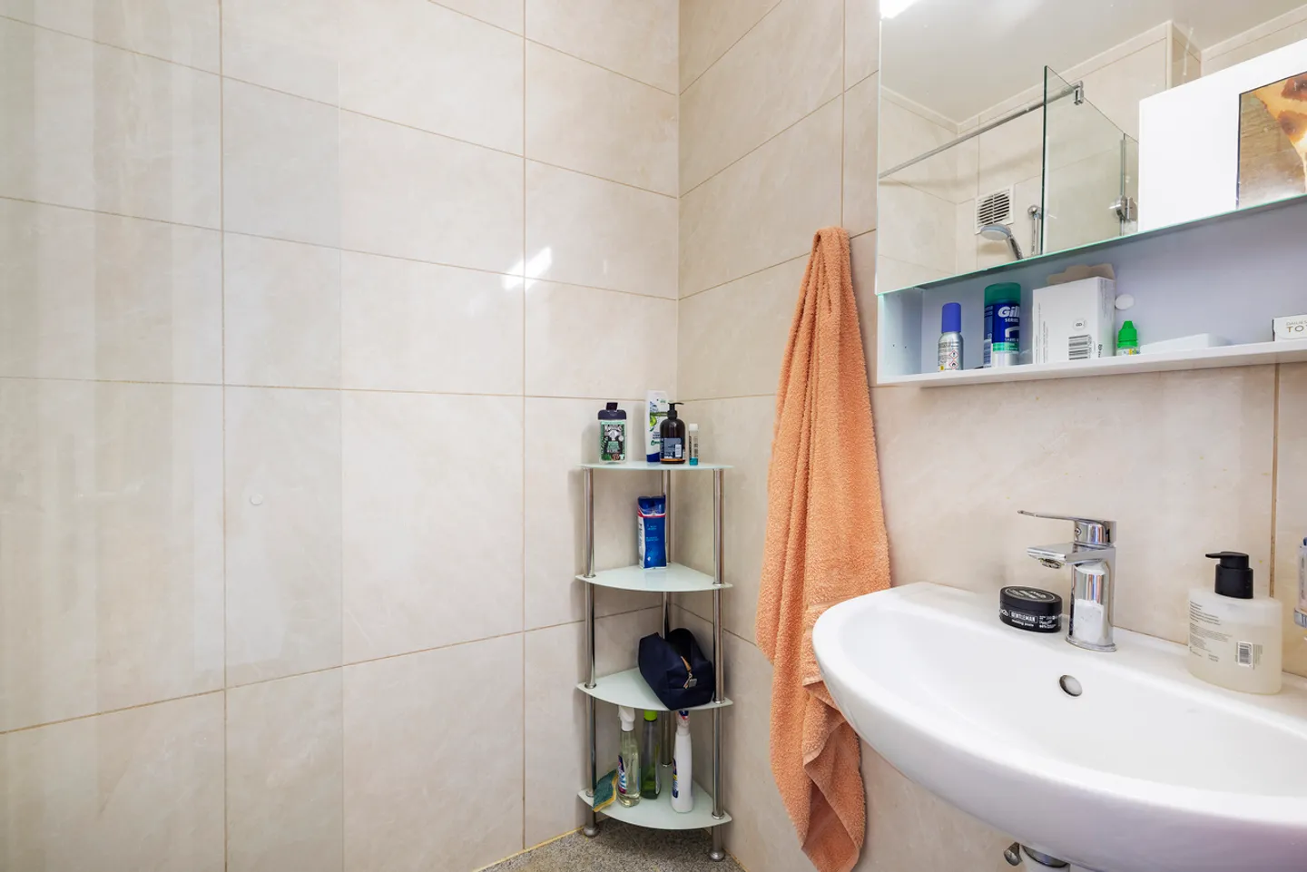 Appartamento affascinante 1,5 stanze con balcone + parcheggio privato - Foto 5 di 9