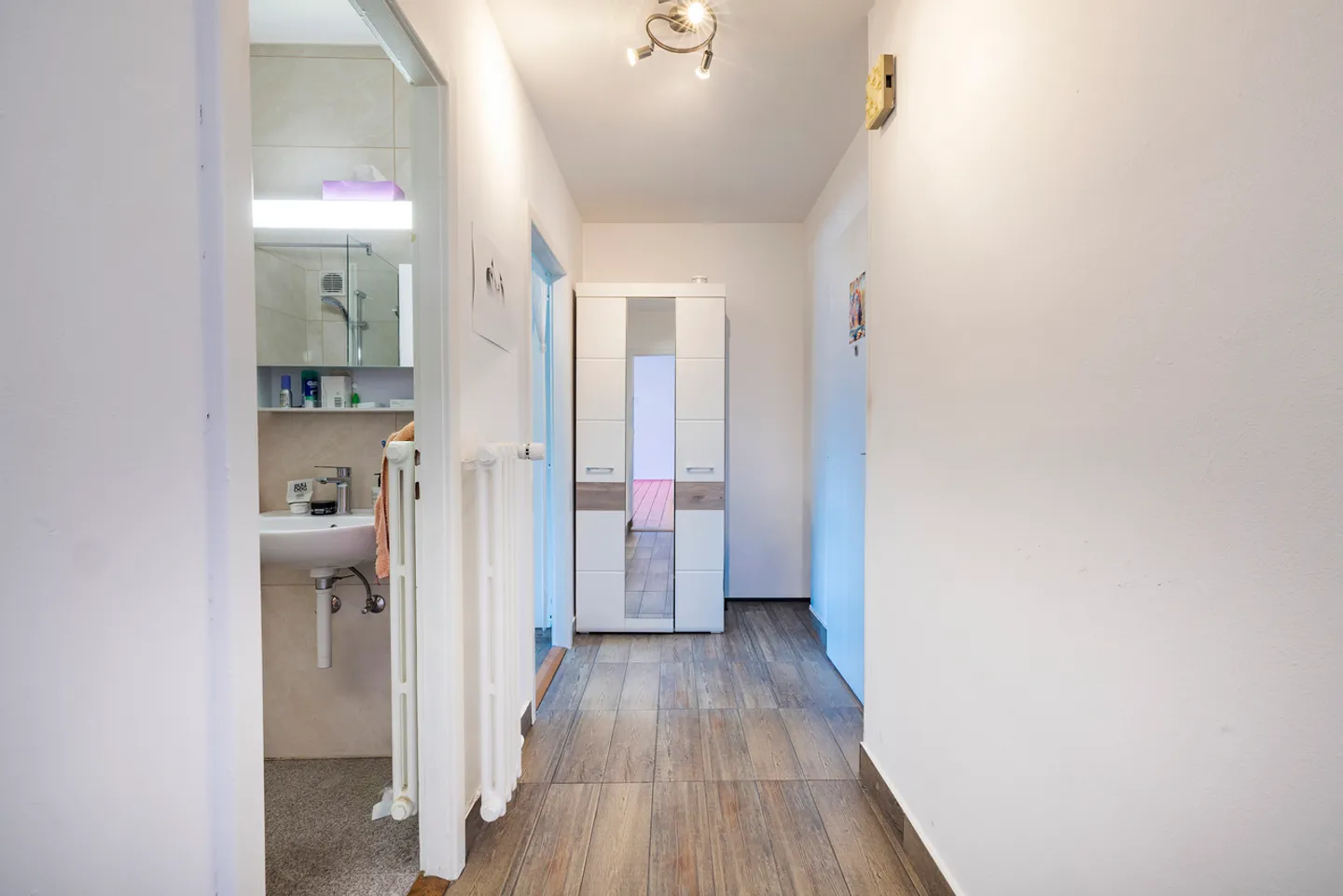 Appartamento affascinante 1,5 stanze con balcone + parcheggio privato - Foto 4 di 9