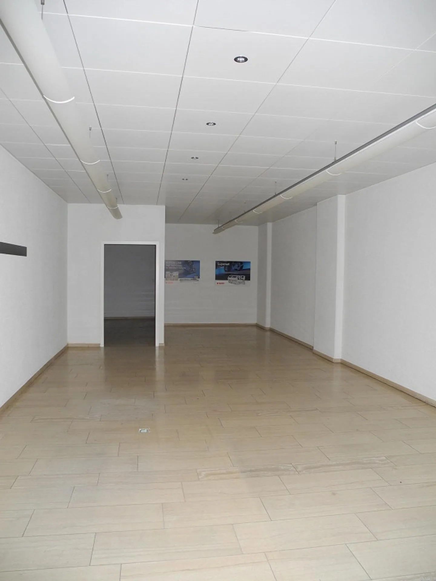 Spazio commerciale versatile nel centro affari Lindenhof - Foto 2 di 5