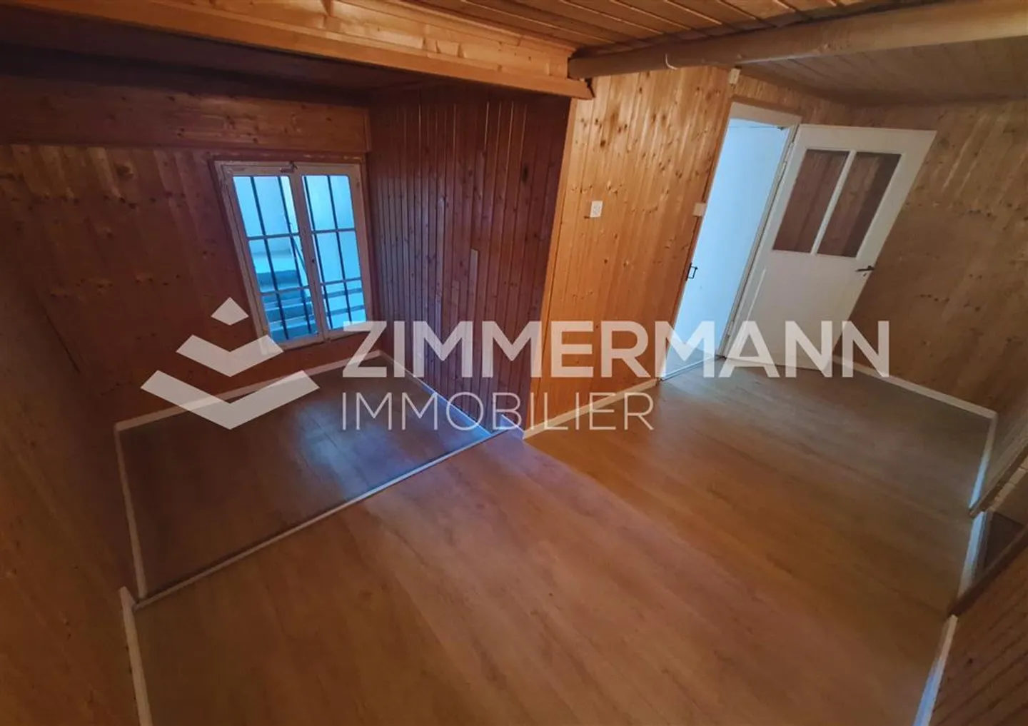 Commercial Space in Bex - Photo 1 of 11