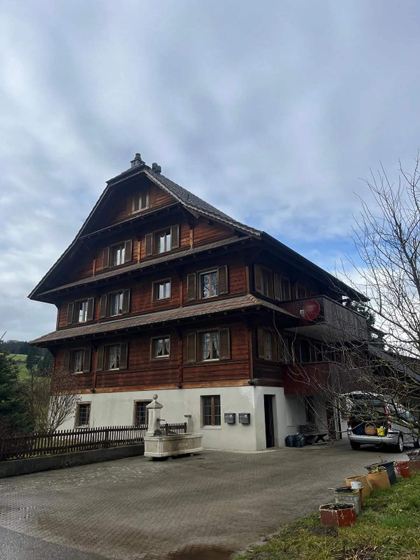Appartement spacieux de 5,5 pièces dans une ferme idyllique à la campagne - Photo 1 sur 8