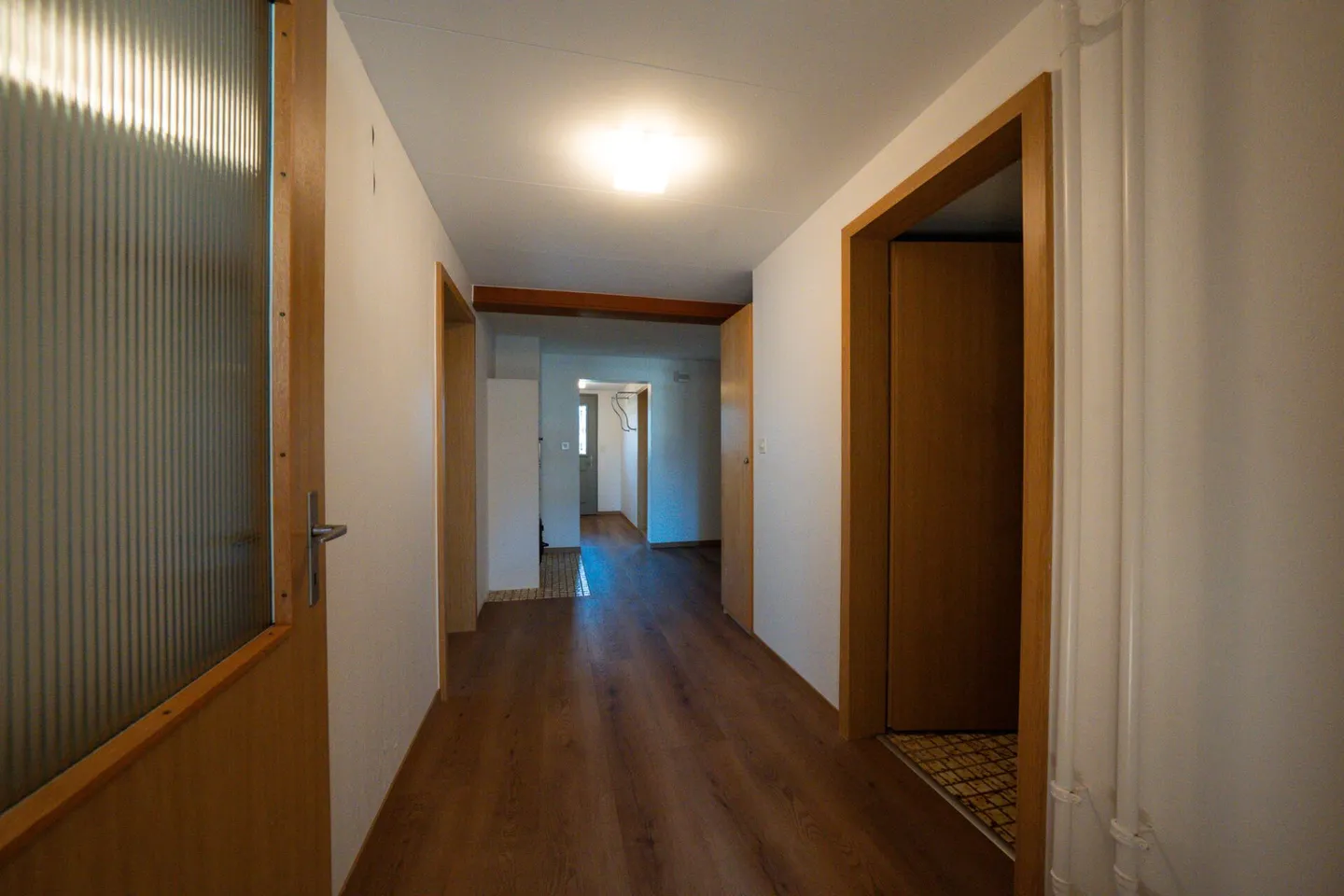 Cozy 4.5-room apartment with tiled stove - Photo 4 of 15