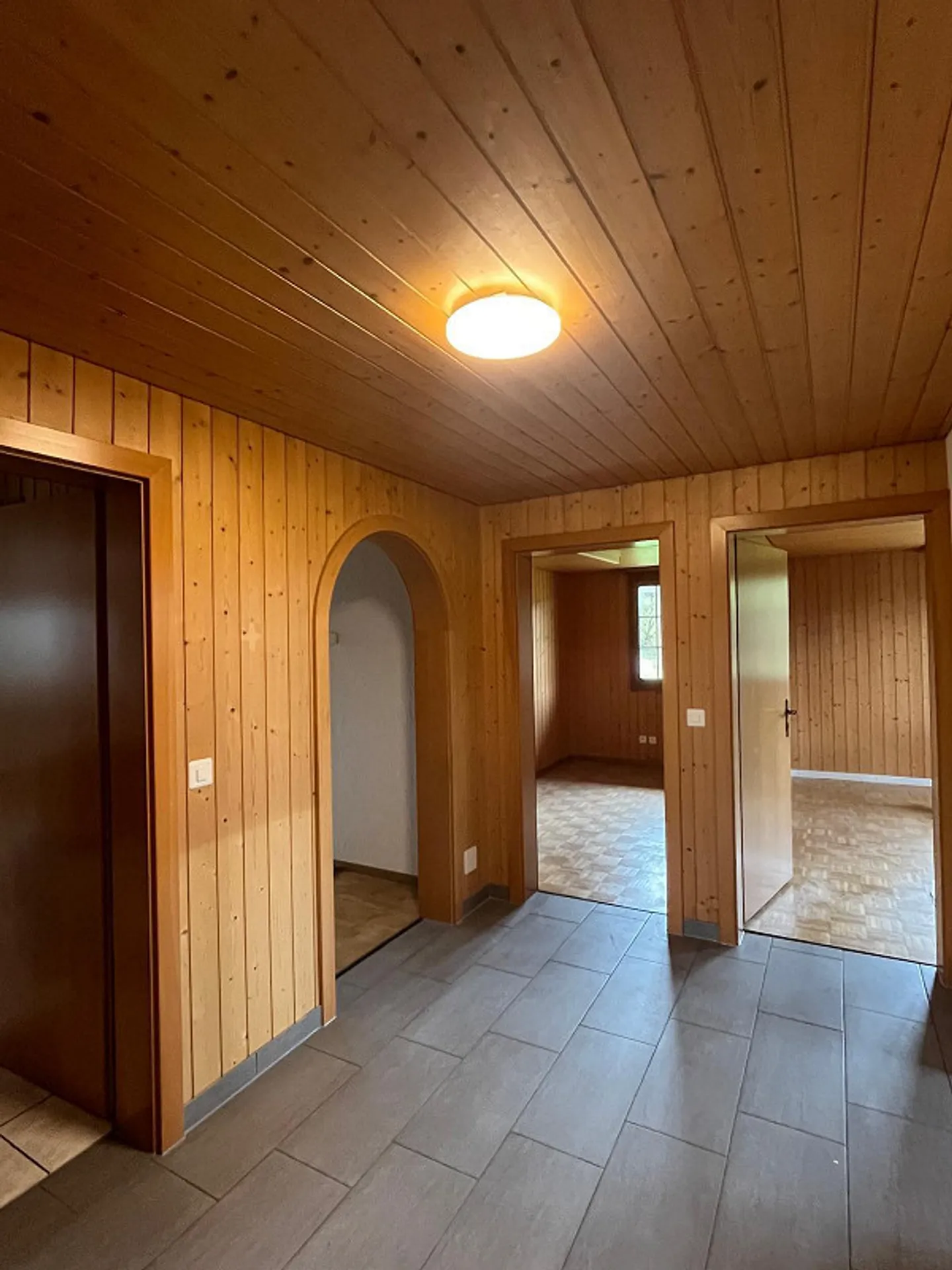 Appartement spacieux de 5,5 pièces dans une ferme idyllique à la campagne - Photo 3 sur 8